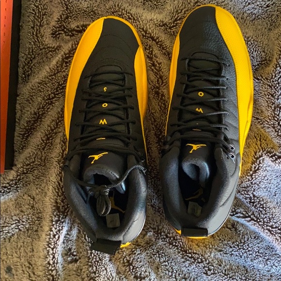 Jordan 12 Retro - University Gold - Picture 5 of 6